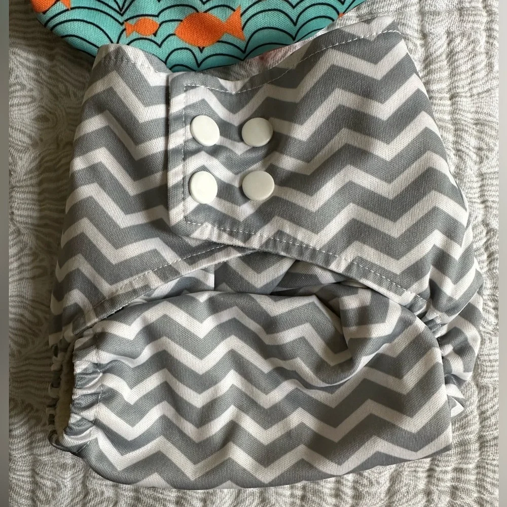 Set of 4 Lotus Bumz diaper covers